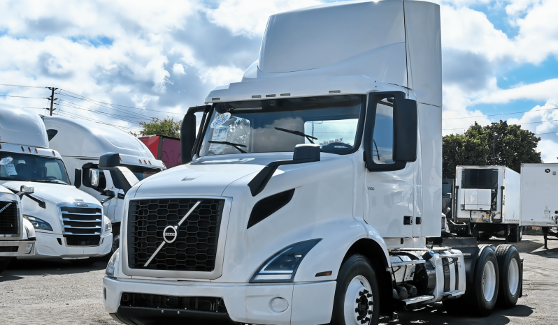 
								2018 Volvo Day Cab full									