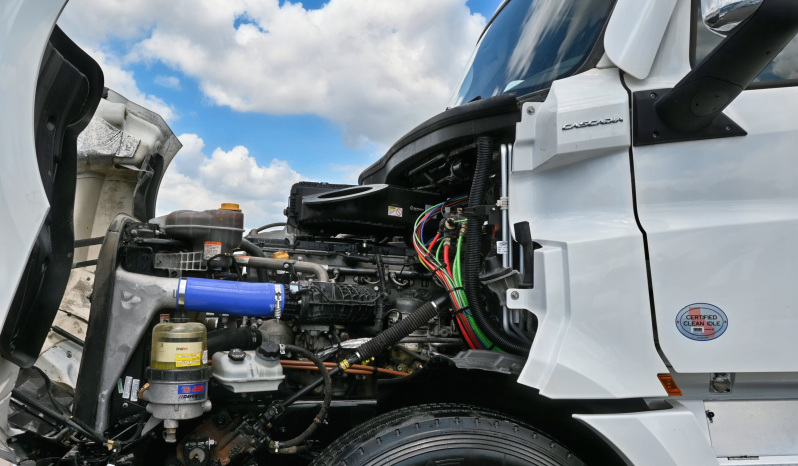 
								2024 Freightliner Cascadia full									