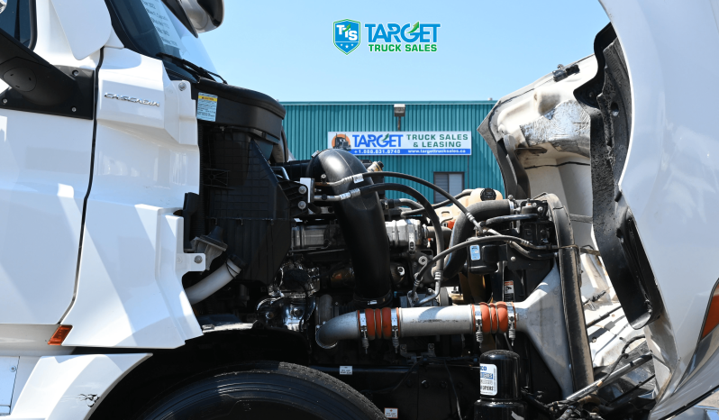 
								2022 Freightliner Cascadia full									