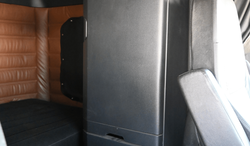 
								2022 Freightliner Cascadia full									