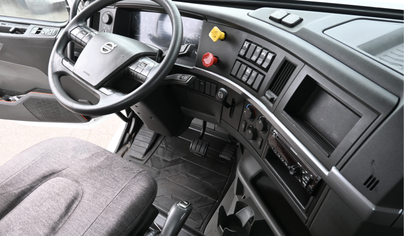 
								2020 Volvo Daycab full									