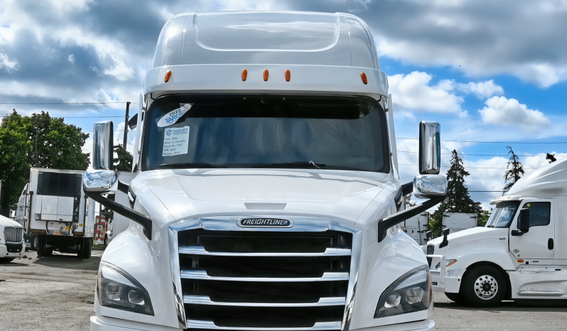 
								2022 Freightliner Cascadia full									