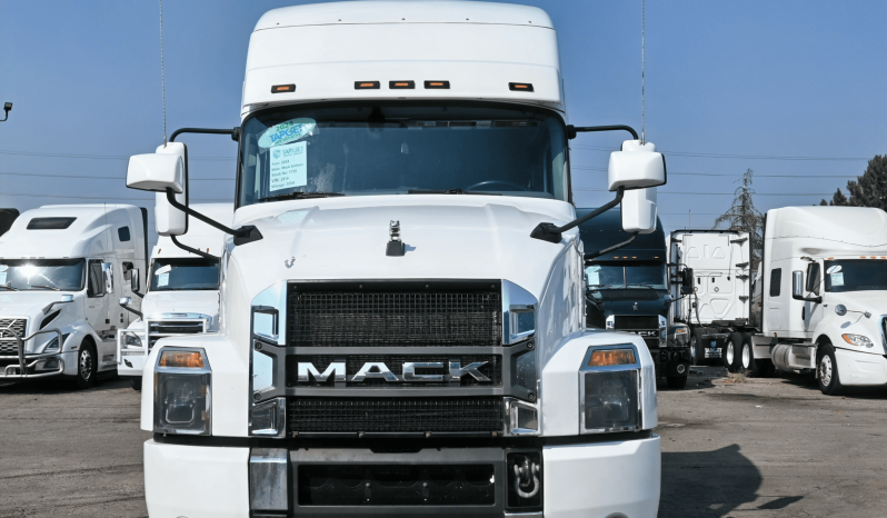 
								2024 Mack Anthem full									