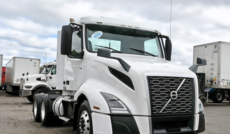 
								2020 Volvo Daycab full									