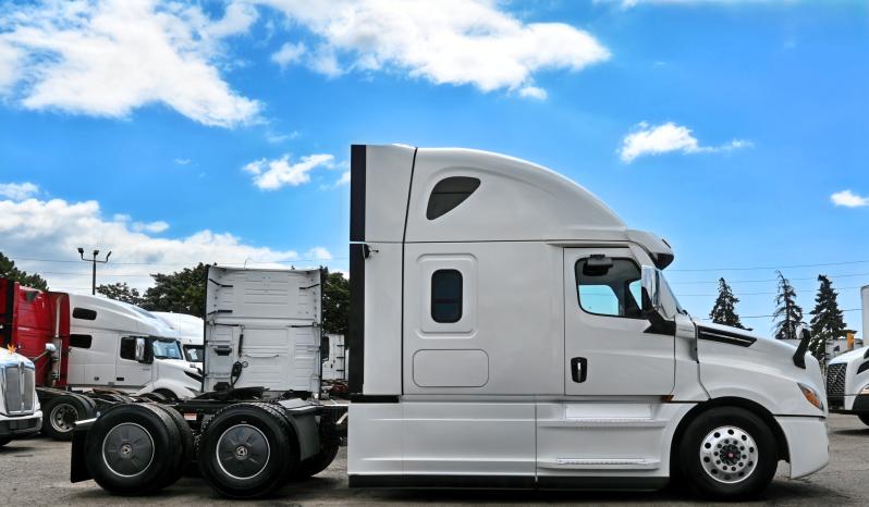 
								2021 Freightliner Cascadia full									