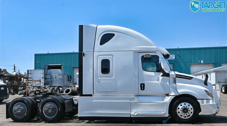 
								2022 Freightliner Cascadia full									