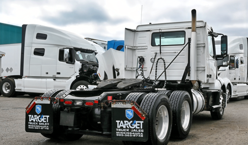 
								2020 Volvo Daycab full									