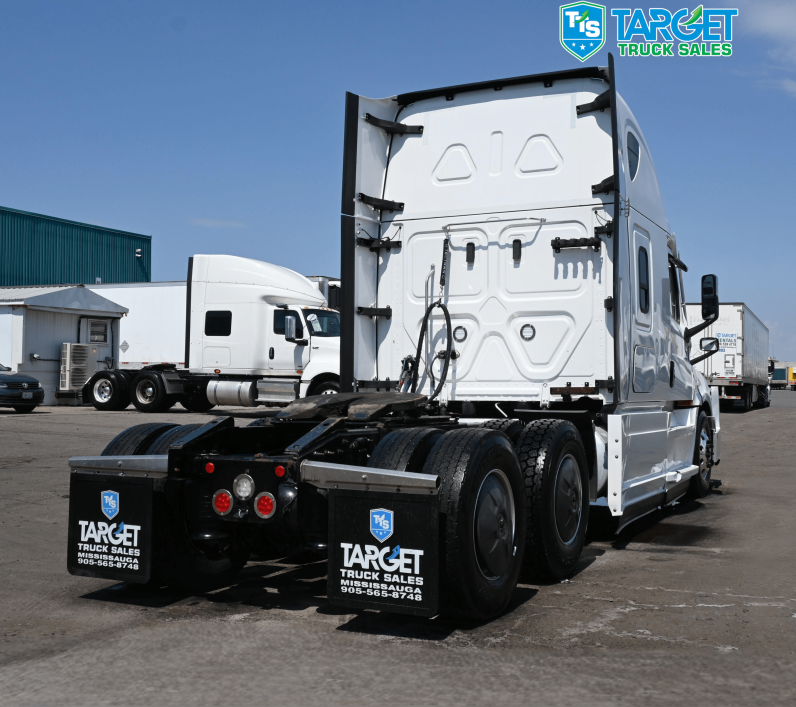 
								2022 Freightliner Cascadia full									