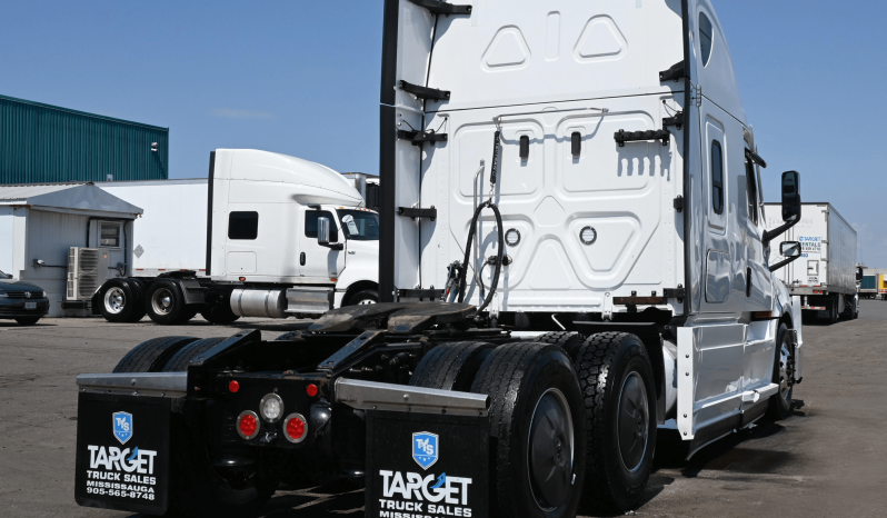 
								2022 Freightliner Cascadia full									