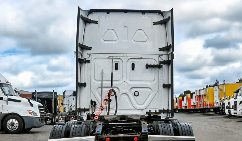 
								2022 Freightliner Cascadia full									