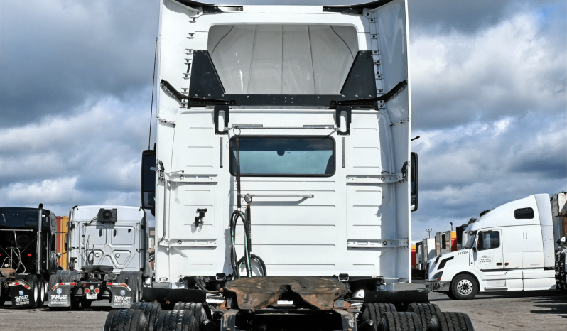 
								2018 Volvo Day Cab full									