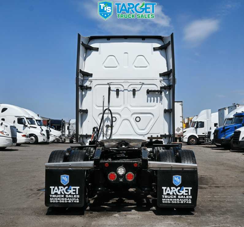 
								2022 Freightliner Cascadia full									