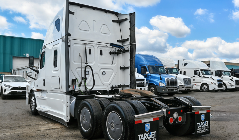 
								2024 Freightliner Cascadia full									