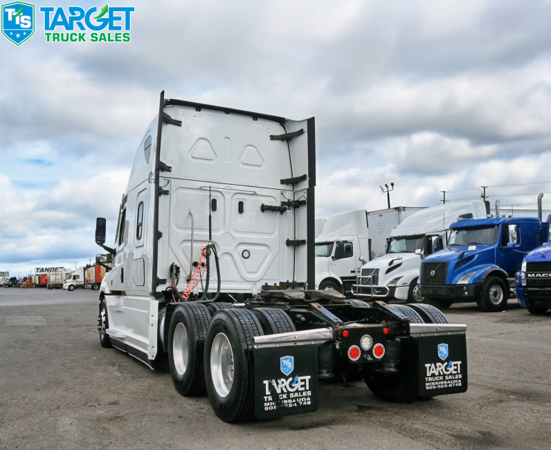 
								2022 Freightliner Cascadia full									