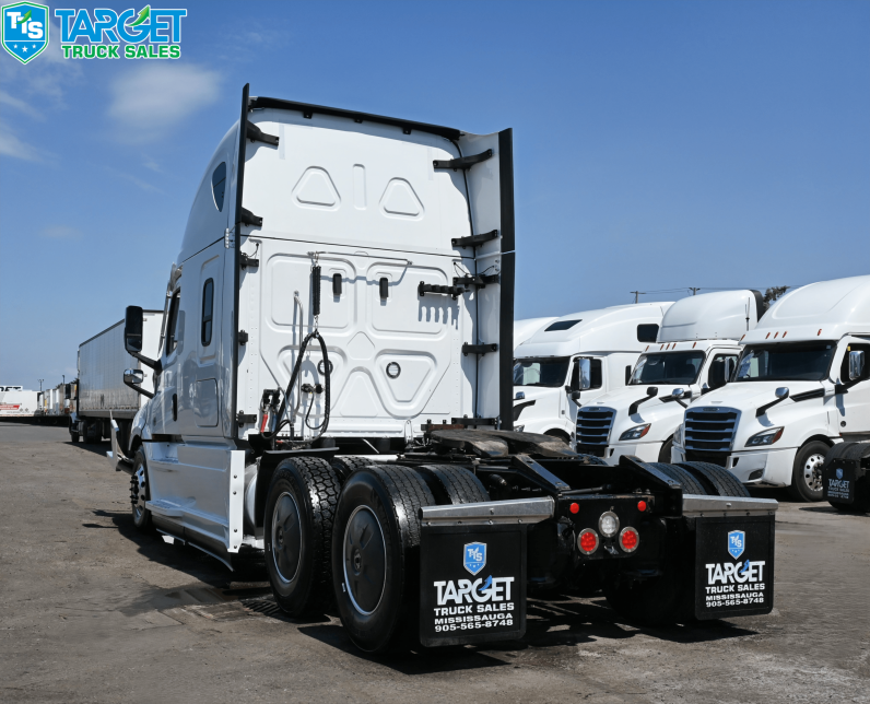 
								2022 Freightliner Cascadia full									