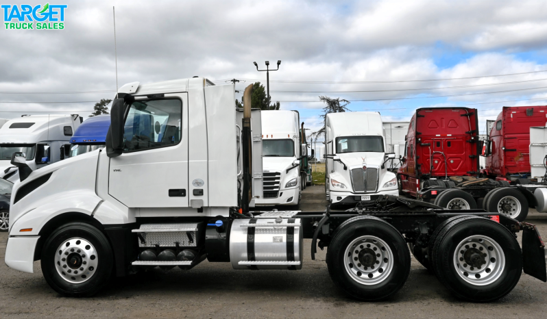 
								2020 Volvo Daycab full									