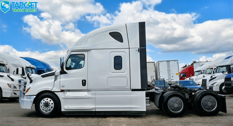 
								2024 Freightliner Cascadia full									
