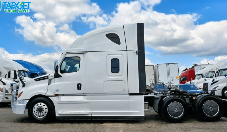
								2024 Freightliner Cascadia full									