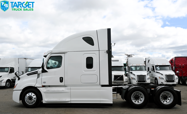 
								2022 Freightliner Cascadia full									