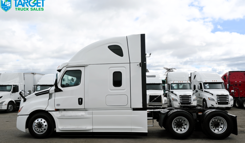 
								2022 Freightliner Cascadia full									