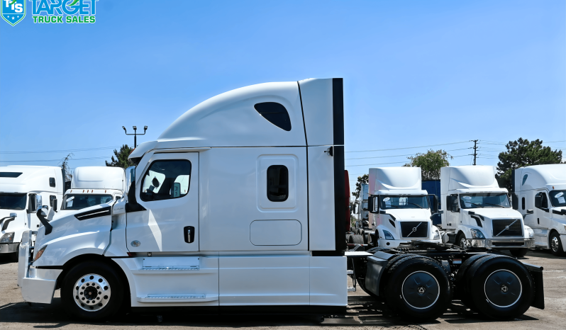 
								2022 Freightliner Cascadia full									
