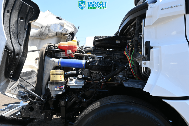 
								2022 Freightliner Cascadia full									