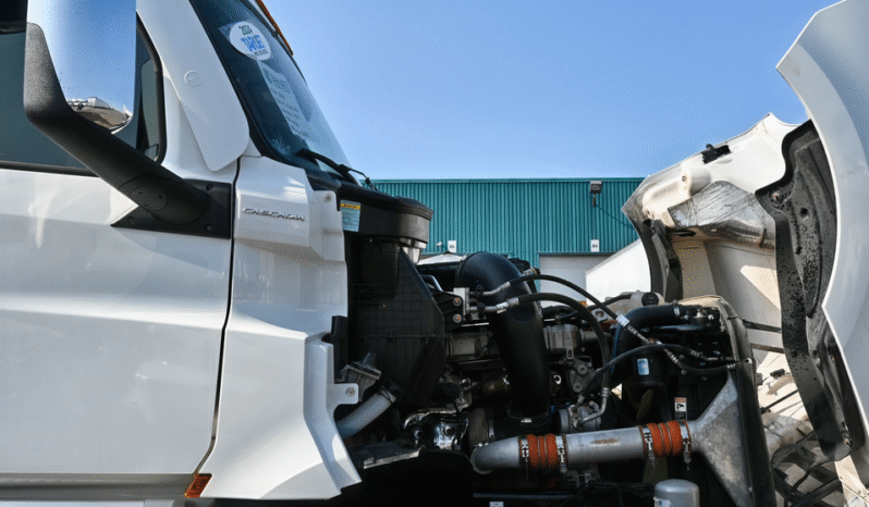 
								2024 Freightliner Cascadia full									