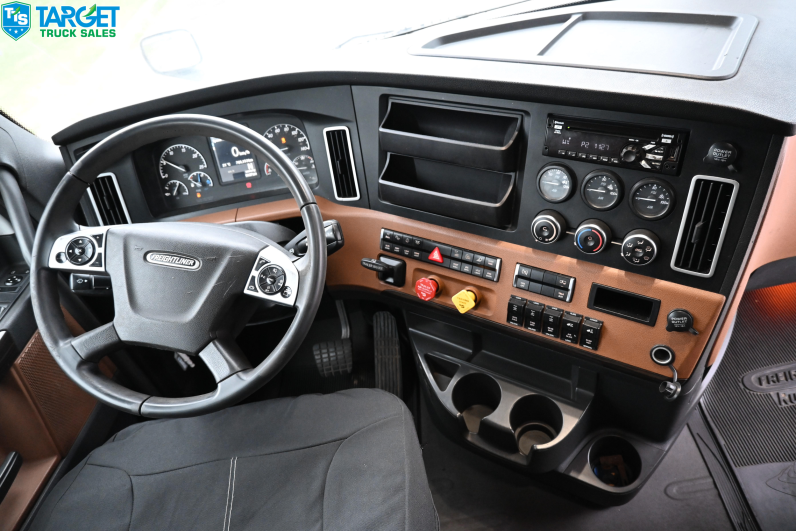 
								2019 Freightliner Cascadia full									