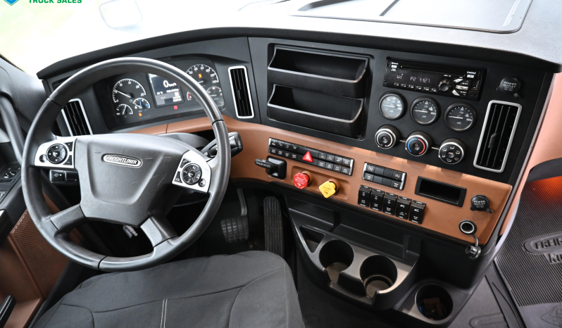 
								2019 Freightliner Cascadia full									