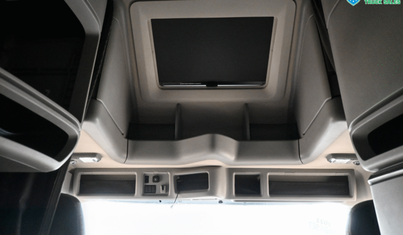 
								2022 Volvo 760 full									