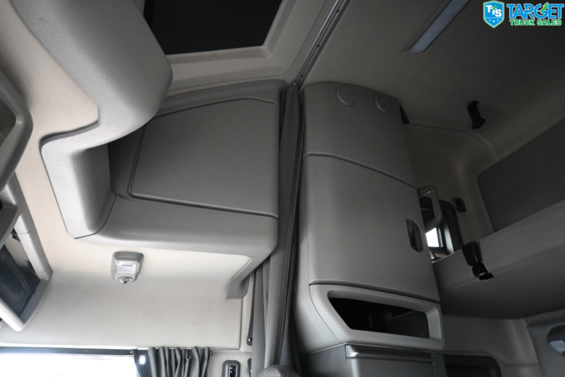 
								2022 Volvo 760 full									