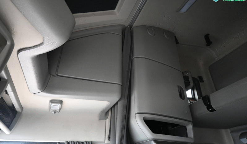 
								2022 Volvo 760 full									