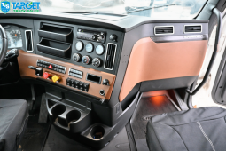 
										2019 Freightliner Cascadia full									