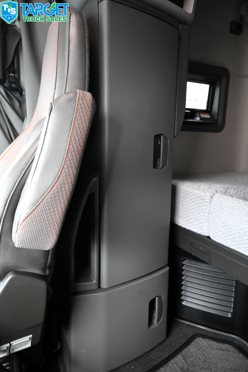 
								2022 Volvo 760 full									