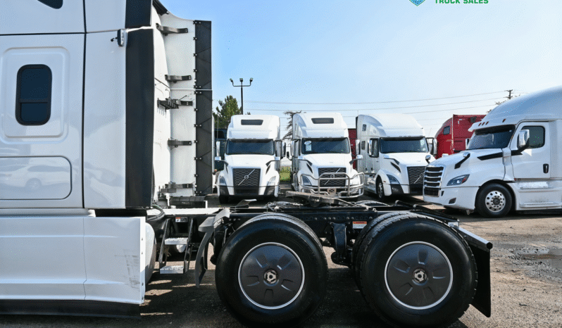 
								2024 Freightliner Cascadia full									