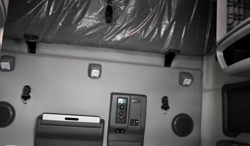 
								2022 Volvo 760 full									