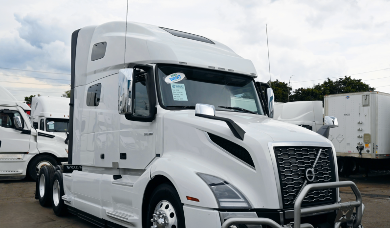 
								2022 Volvo 760 full									