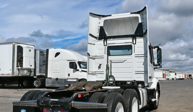 
								2018 Volvo Daycab full									