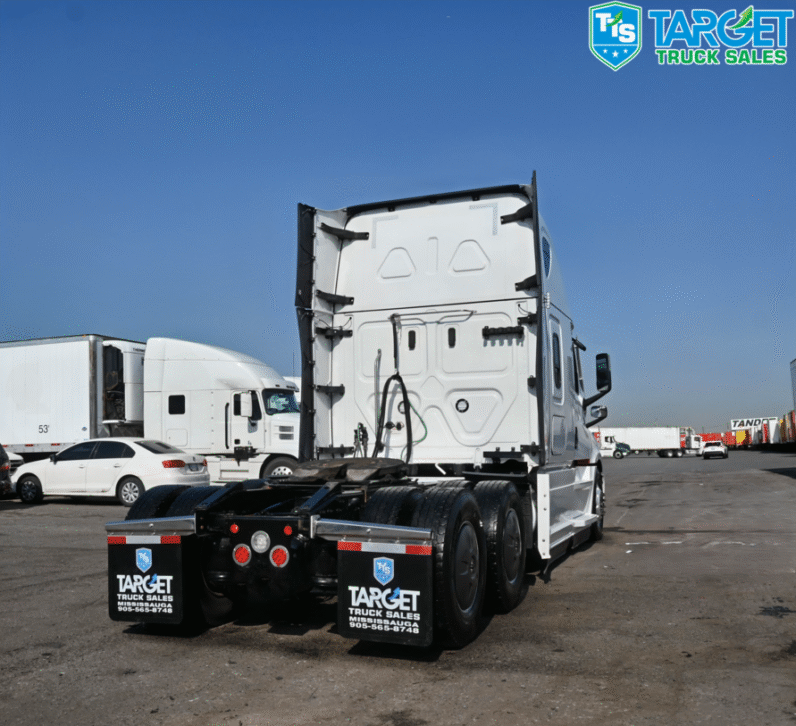 
								2024 Freightliner Cascadia full									