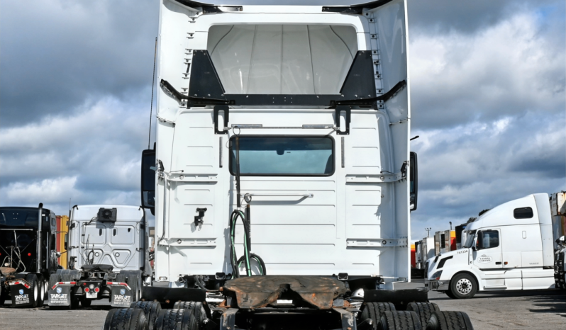 
								2018 Volvo Daycab full									