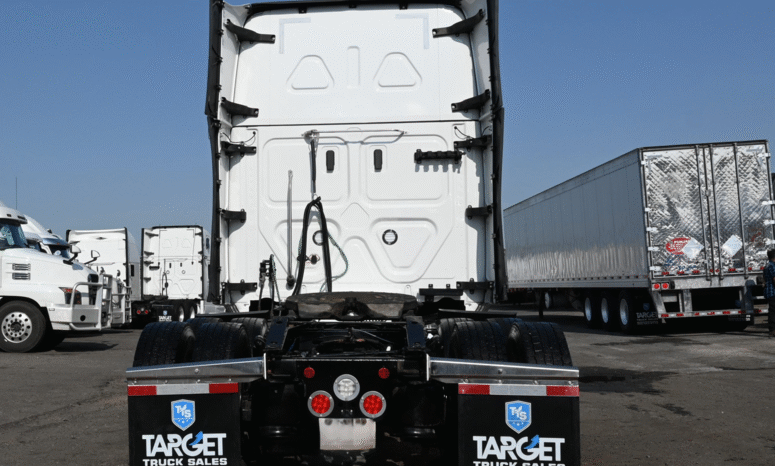 
								2024 Freightliner Cascadia full									