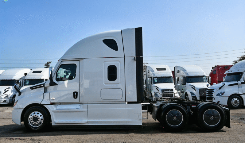 
								2024 Freightliner Cascadia full									
