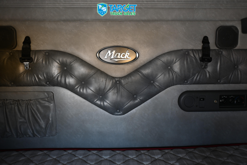 
								2016 Mack Pinnacle full									