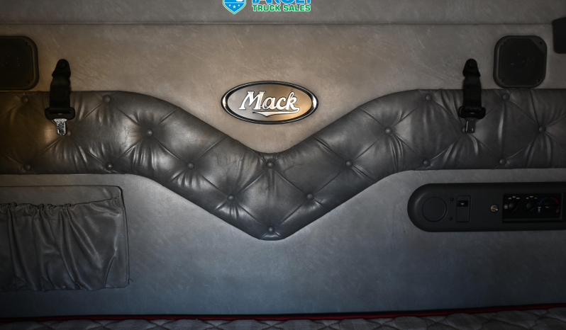 
								2016 Mack Pinnacle full									