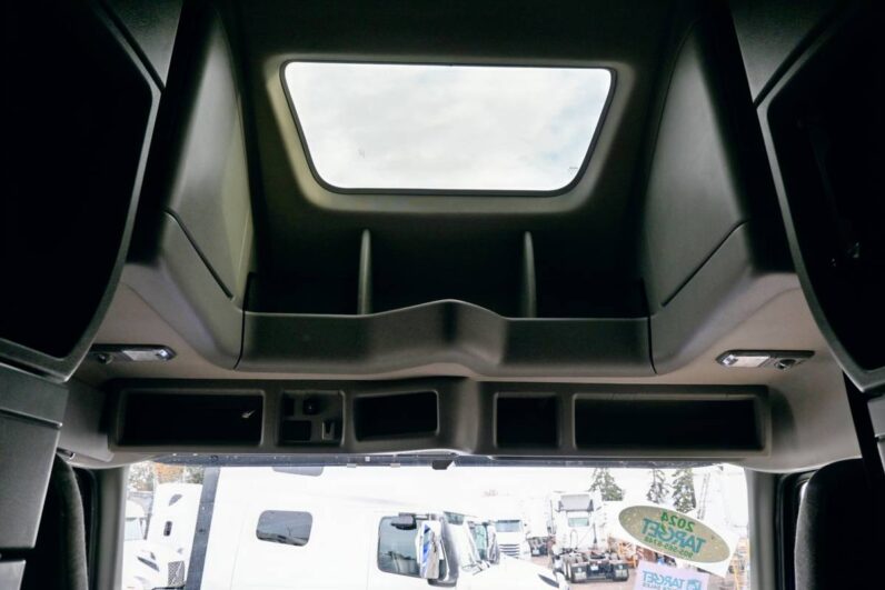 
								2024 Volvo 860 full									