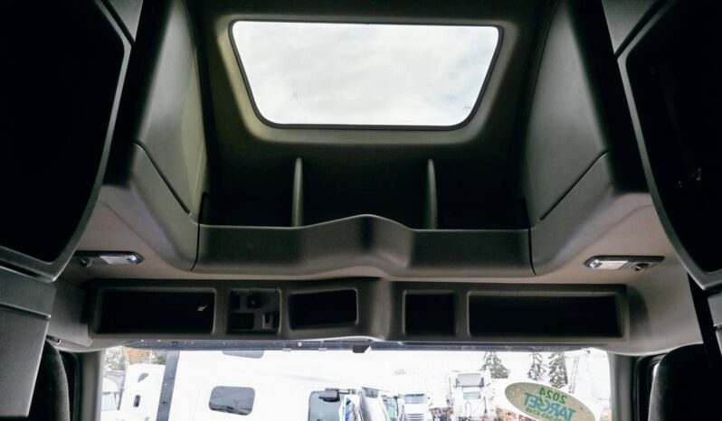 
								2024 Volvo 860 full									