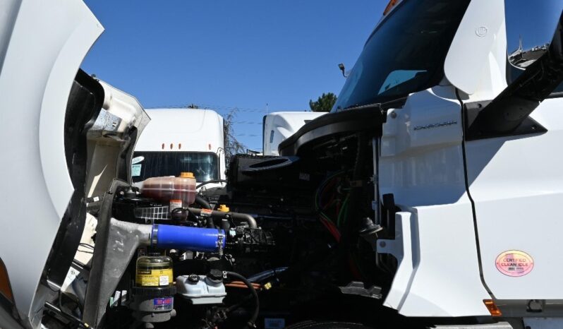 
								2024 Freightliner Cascadia full									