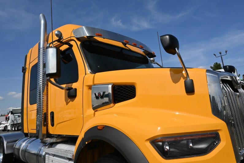 
								2024 Western Star 49X full									