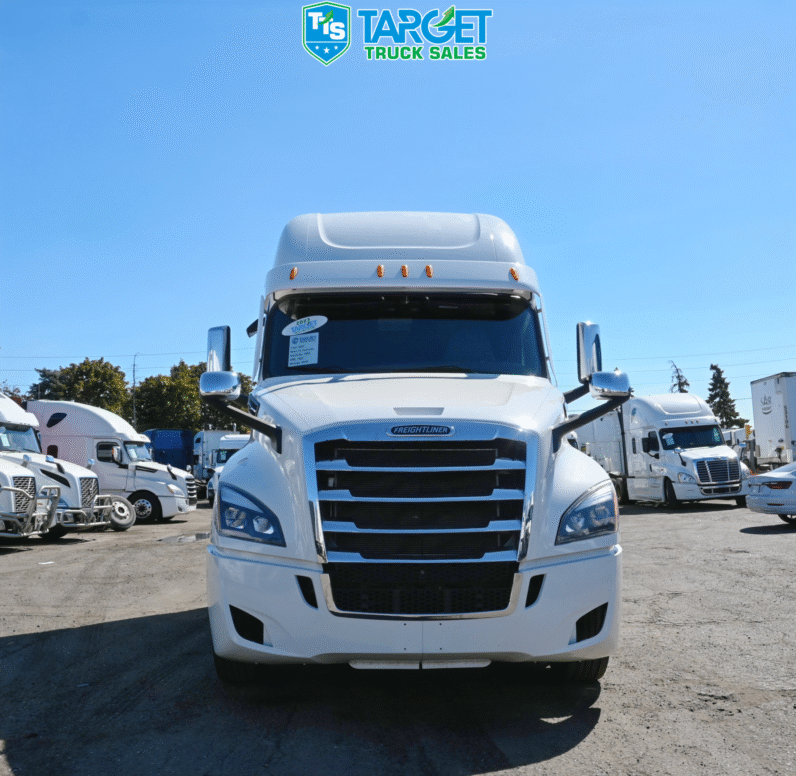 
								2023 Freightliner Cascadia full									