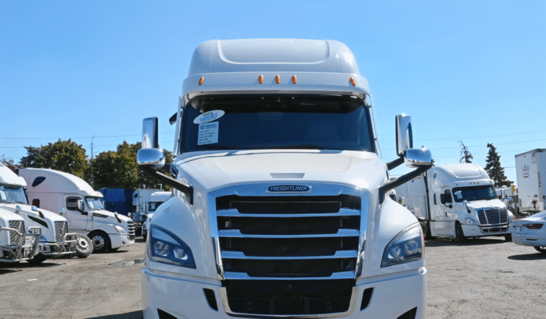 
								2023 Freightliner Cascadia full									
